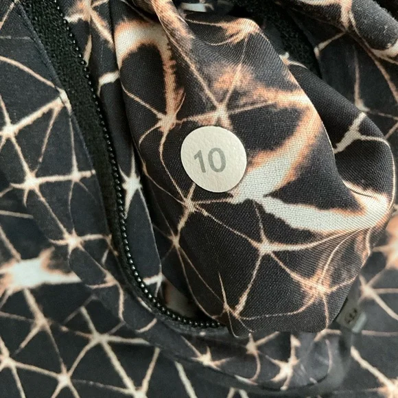 Lululemon Women's Tracker Short 4-Way Stretch Shorts Star Crushed Black, 10 - Picture 4 of 5